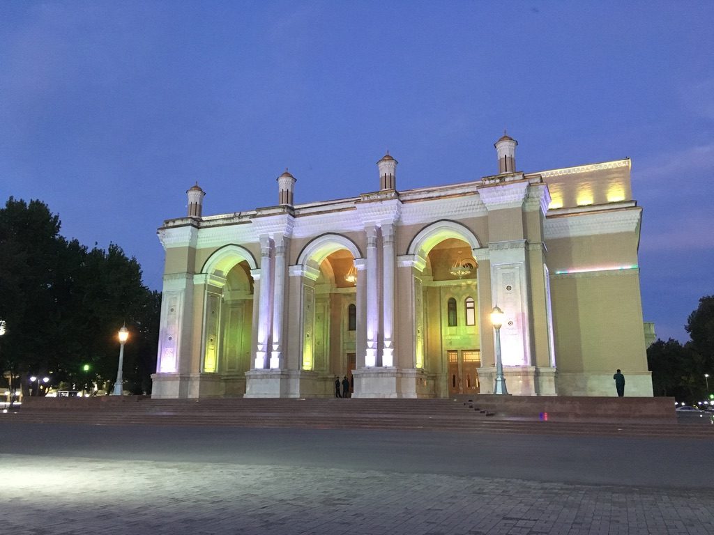 ウズベキスタン　ナヴォイ劇場