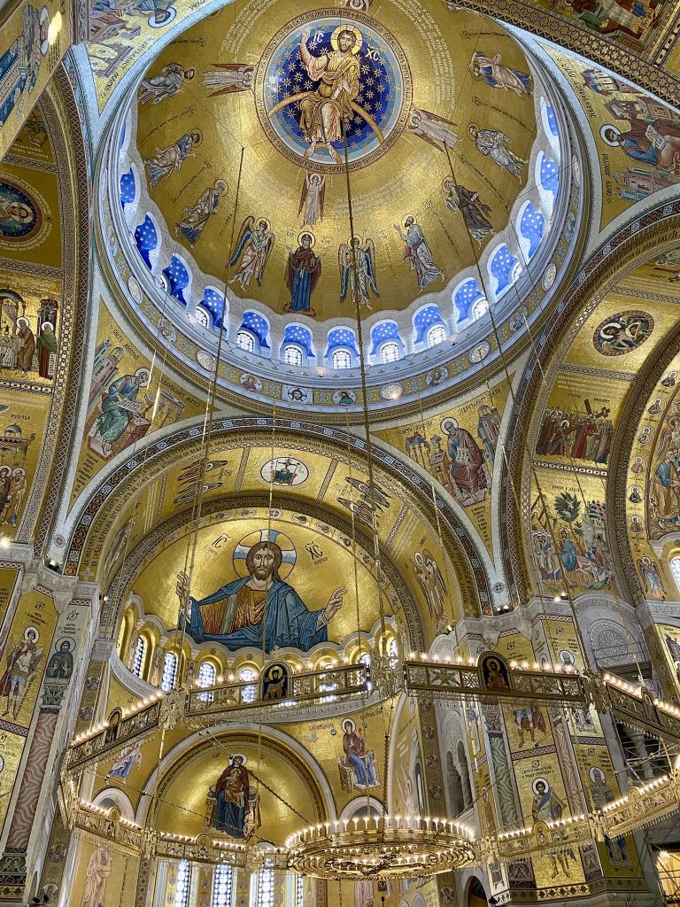 聖サヴァ大聖堂　内部